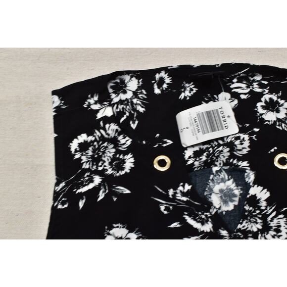 Torrid Black Floral V-Neck Tank Top Plus Size 0 (L) Rayon Blouse Black NEW - Picture 4 of 8